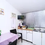 Nina 아파트 마카르스카