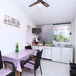 아파트 Nina 마카르스카