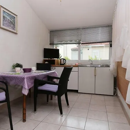 Nina Apartament *