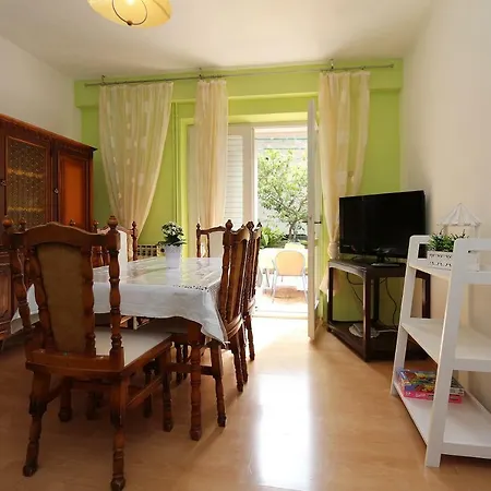 Nina Apartament *