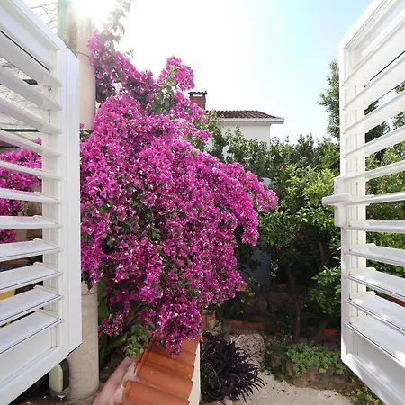 Nina Appartement Makarska