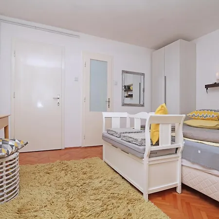 Nina Appartement Makarska