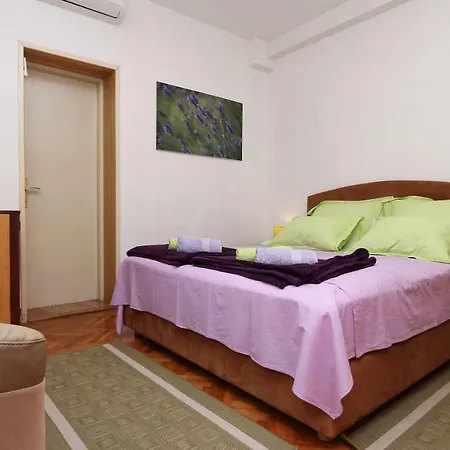 Nina Макарска