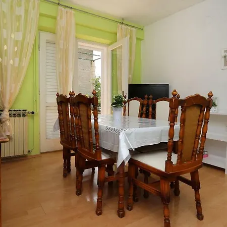 Nina Апартаменты Макарска